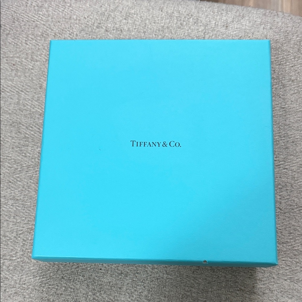 Tiffany & Co. Eau De Parfum 2.5 oz and Body Lotion gift set - Picture 8 of 14